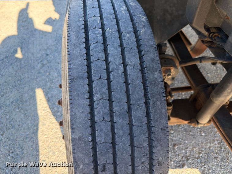 image for item EF1407 2002 International 4400 box truck