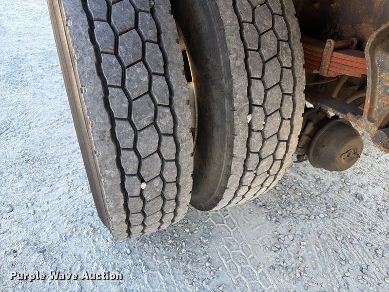 image for item EF1407 2002 International 4400 box truck
