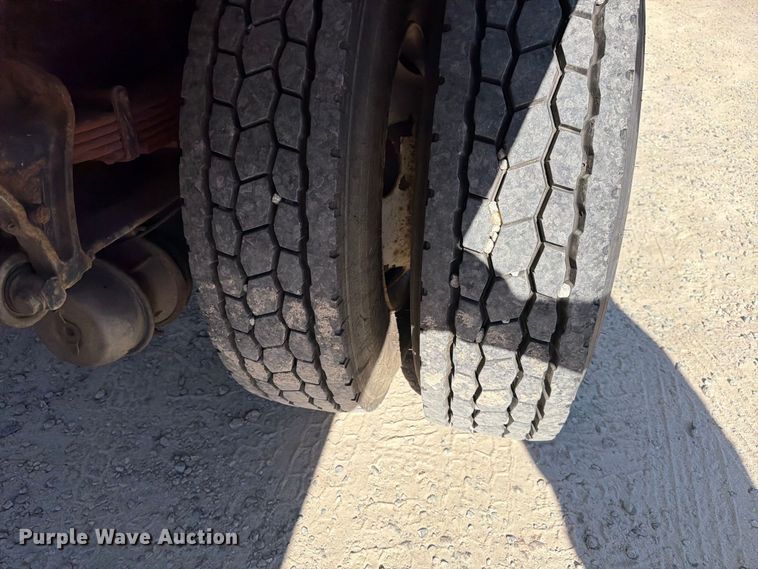 image for item EF1407 2002 International 4400 box truck