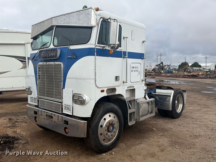 image for item EI7674 1983 Freightliner FLT semi truck