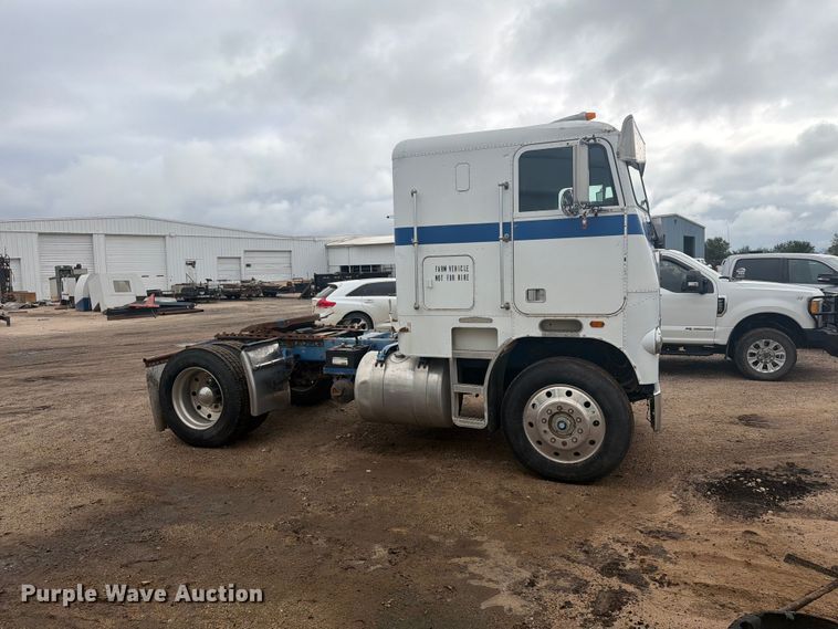 image for item EI7674 1983 Freightliner FLT semi truck