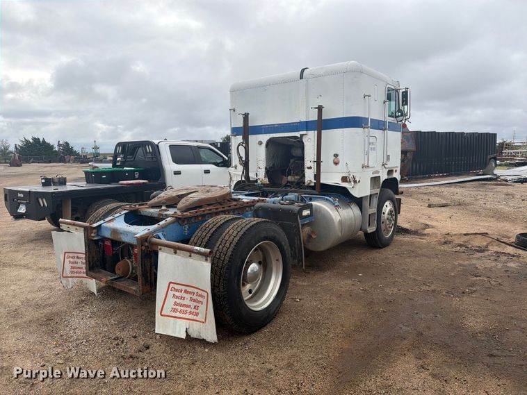 image for item EI7674 1983 Freightliner FLT semi truck