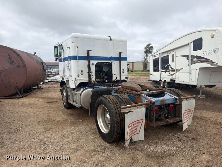 image for item EI7674 1983 Freightliner FLT semi truck