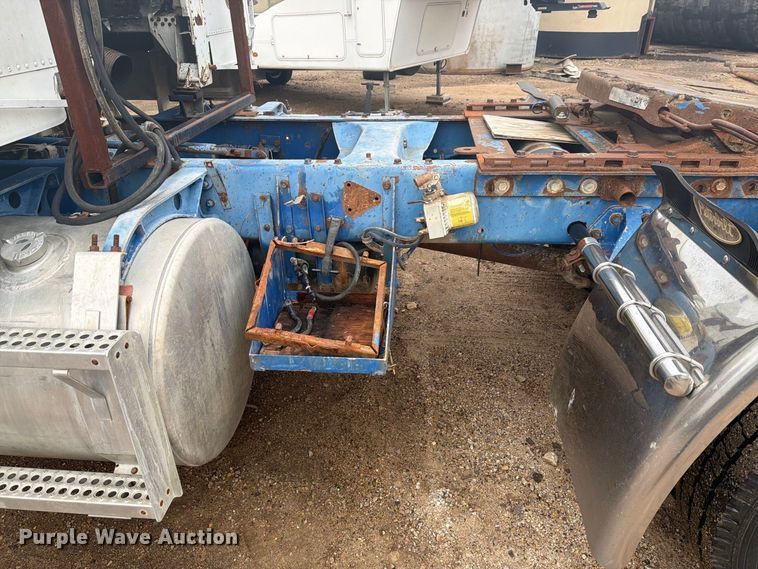 image for item EI7674 1983 Freightliner FLT semi truck