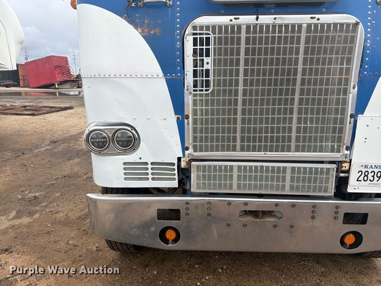 image for item EI7674 1983 Freightliner FLT semi truck