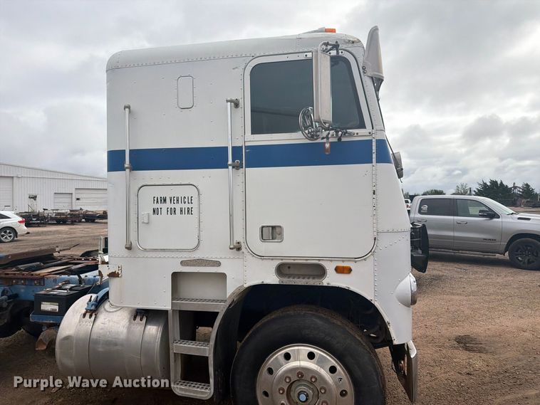 image for item EI7674 1983 Freightliner FLT semi truck