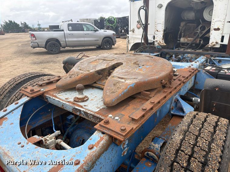 image for item EI7674 1983 Freightliner FLT semi truck