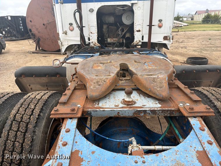 image for item EI7674 1983 Freightliner FLT semi truck