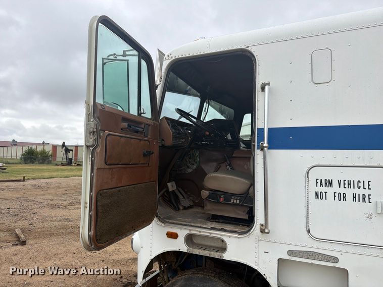 image for item EI7674 1983 Freightliner FLT semi truck