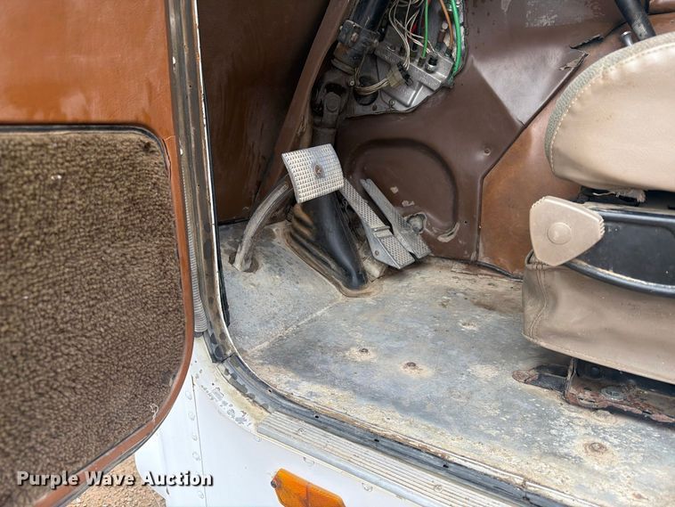 image for item EI7674 1983 Freightliner FLT semi truck