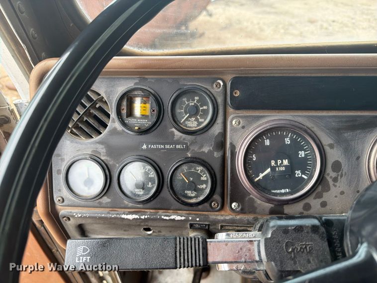 image for item EI7674 1983 Freightliner FLT semi truck