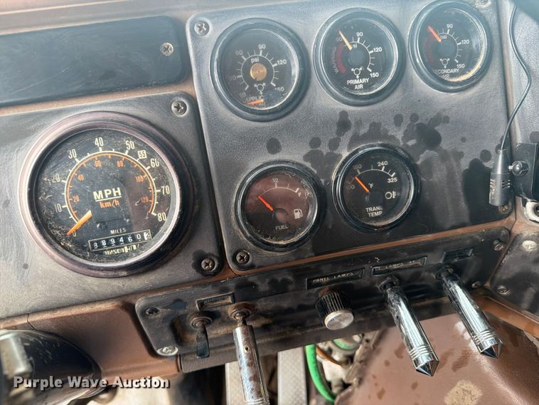 image for item EI7674 1983 Freightliner FLT semi truck