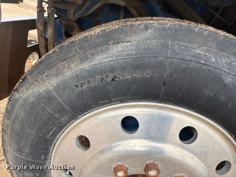 image for item EI7674 1983 Freightliner FLT semi truck