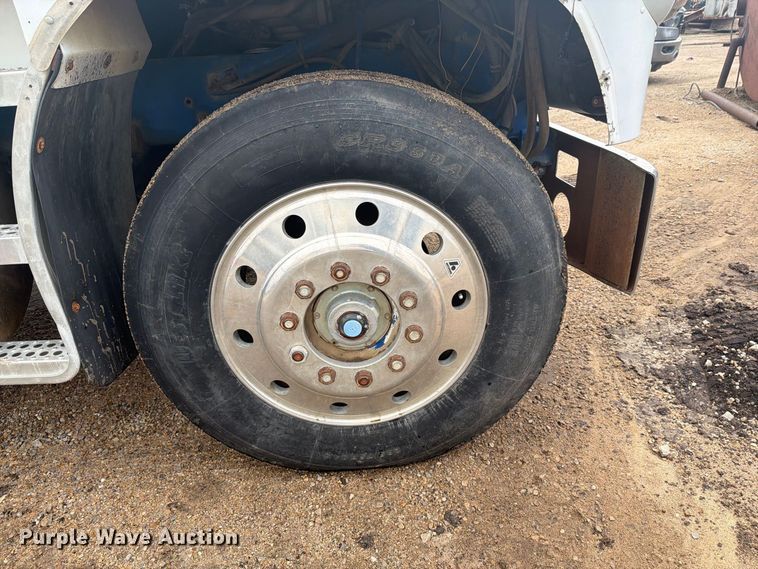 image for item EI7674 1983 Freightliner FLT semi truck