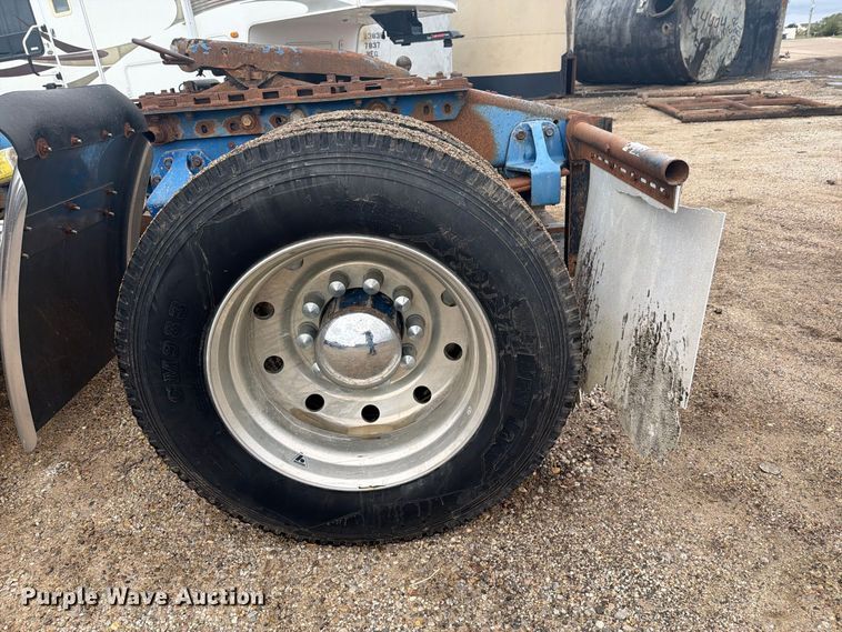 image for item EI7674 1983 Freightliner FLT semi truck