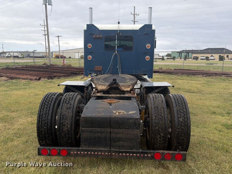 image for item EI7675 1994 Freightliner FLD semi truck