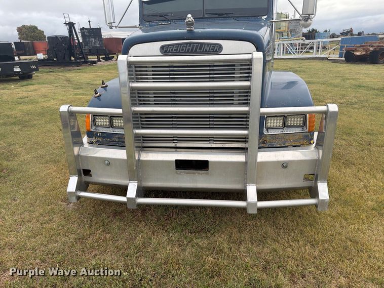 image for item EI7675 1994 Freightliner FLD semi truck