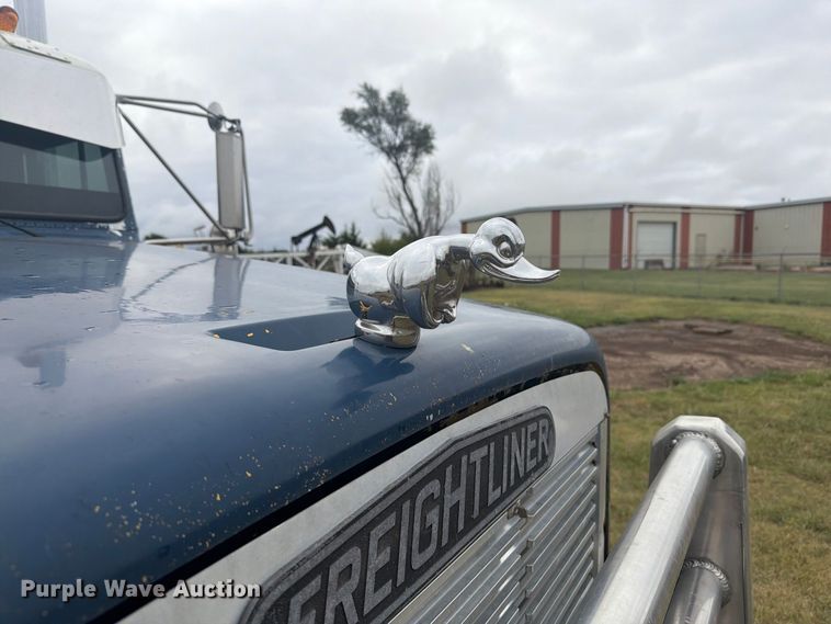 image for item EI7675 1994 Freightliner FLD semi truck
