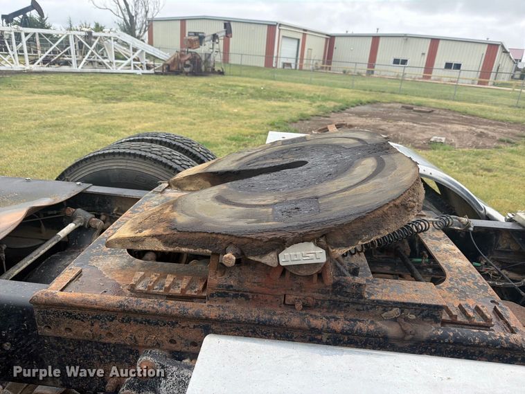 image for item EI7675 1994 Freightliner FLD semi truck