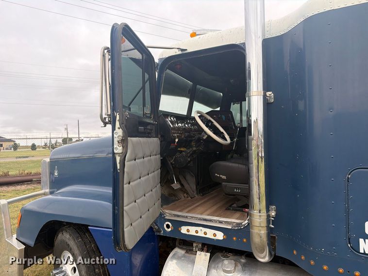 image for item EI7675 1994 Freightliner FLD semi truck