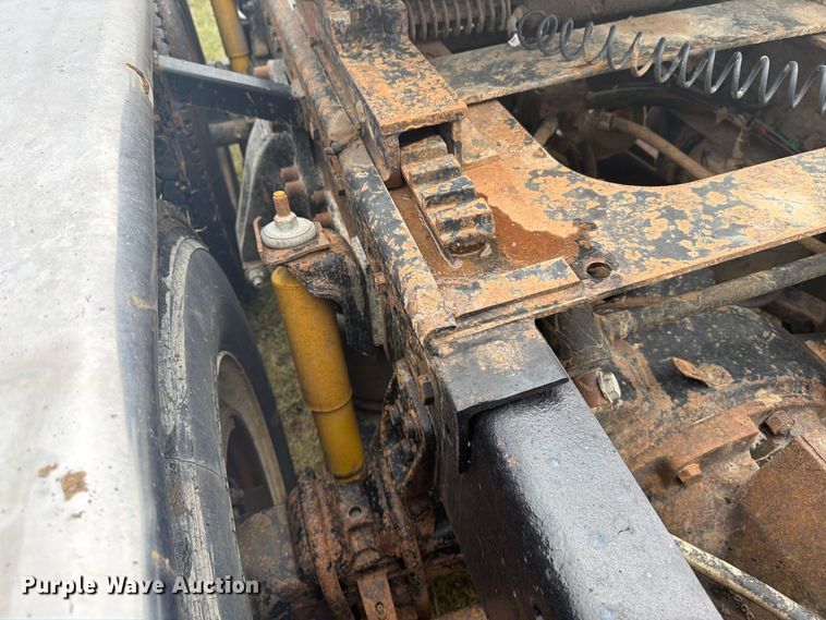 image for item EI7675 1994 Freightliner FLD semi truck