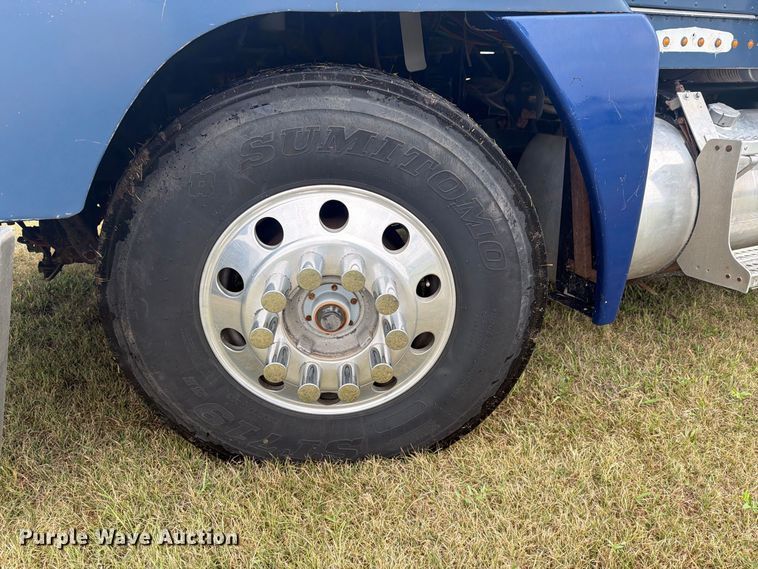 image for item EI7675 1994 Freightliner FLD semi truck