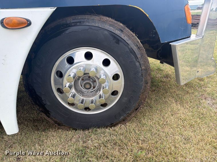 image for item EI7675 1994 Freightliner FLD semi truck