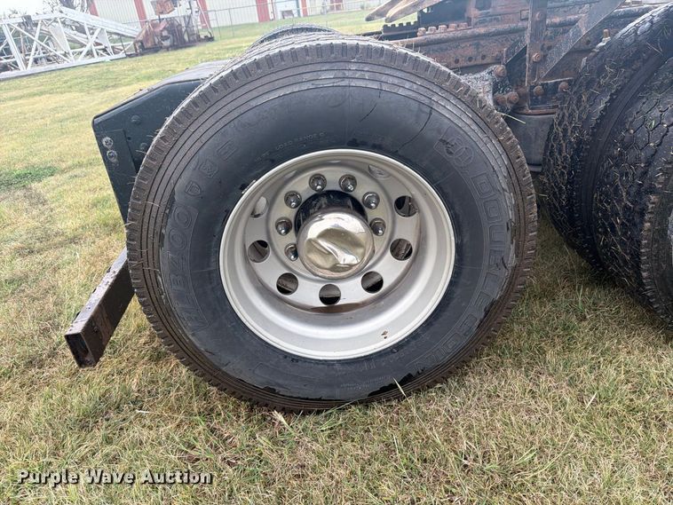 image for item EI7675 1994 Freightliner FLD semi truck