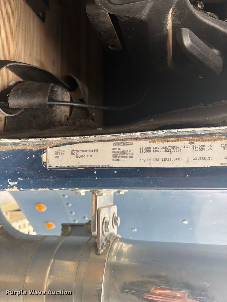 image for item EI7675 1994 Freightliner FLD semi truck