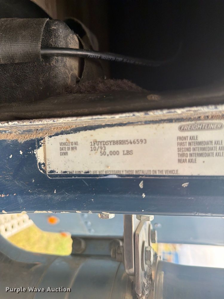 image for item EI7675 1994 Freightliner FLD semi truck