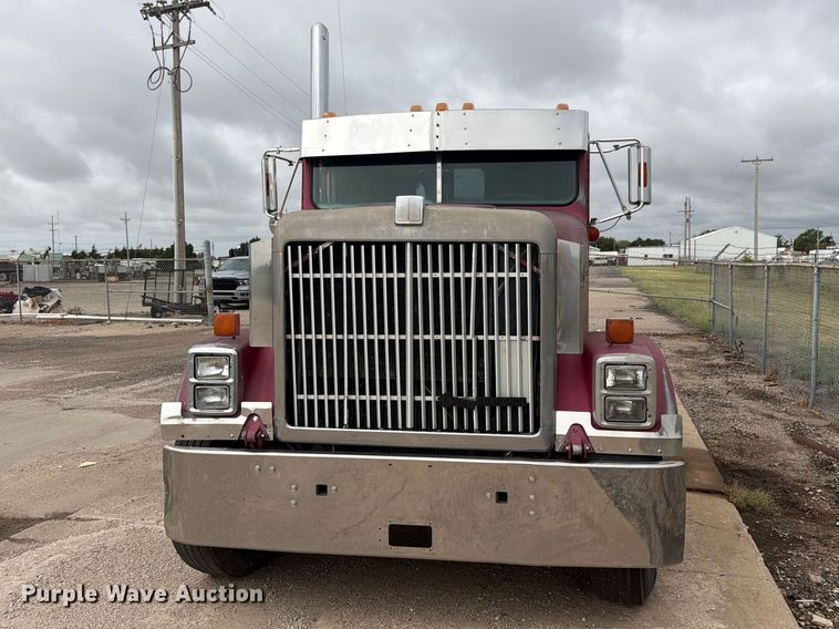 image for item EI7681 1987 International F9370 semi truck