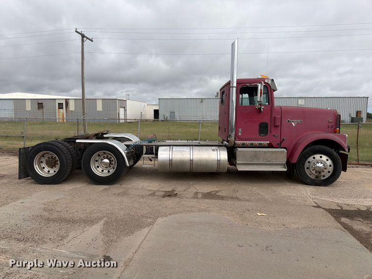image for item EI7681 1987 International F9370 semi truck