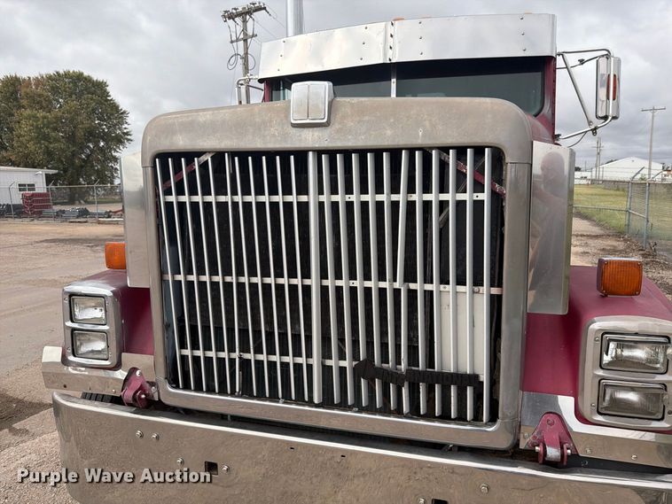 image for item EI7681 1987 International F9370 semi truck