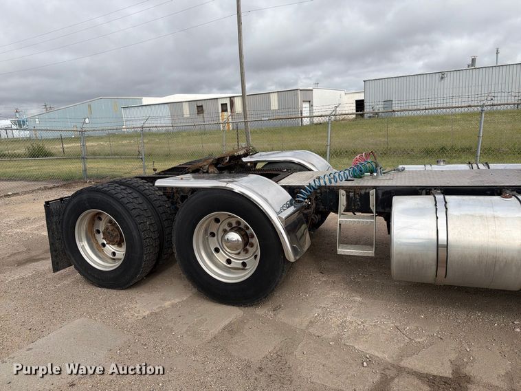 image for item EI7681 1987 International F9370 semi truck