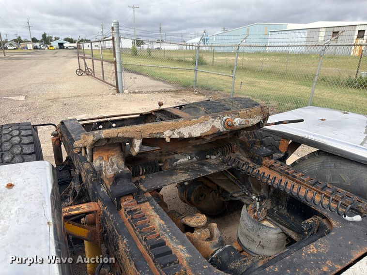 image for item EI7681 1987 International F9370 semi truck
