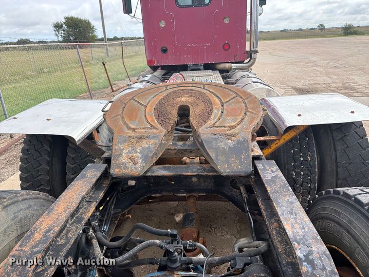 image for item EI7681 1987 International F9370 semi truck