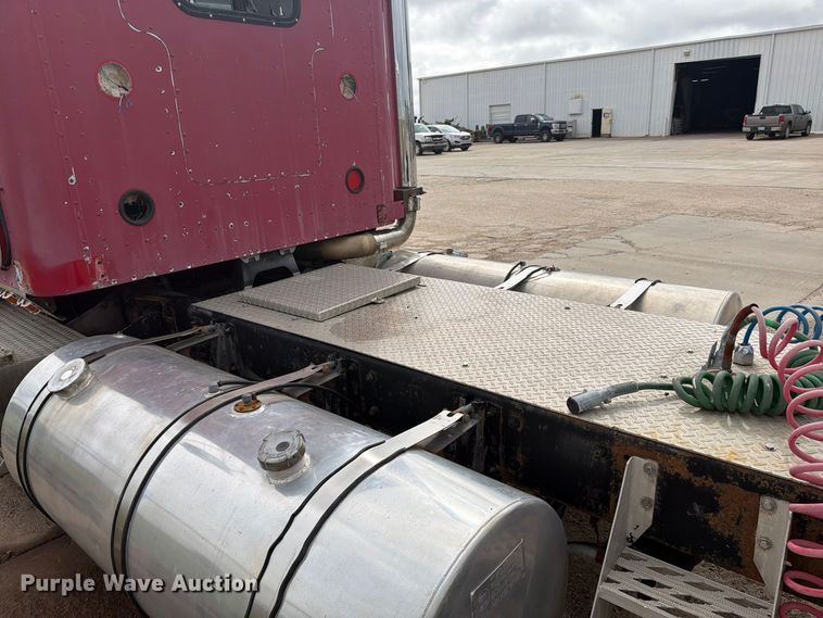 image for item EI7681 1987 International F9370 semi truck
