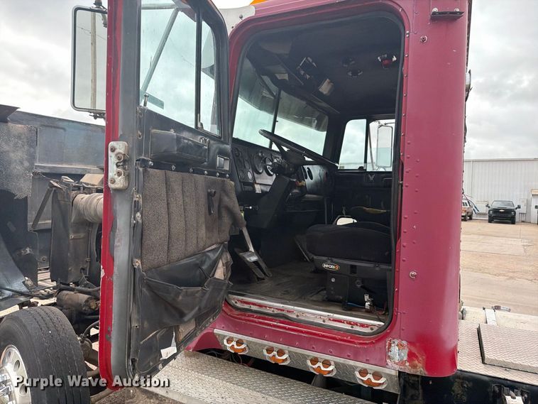 image for item EI7681 1987 International F9370 semi truck