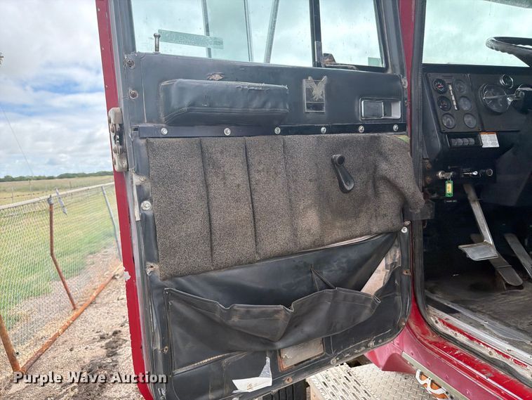 image for item EI7681 1987 International F9370 semi truck