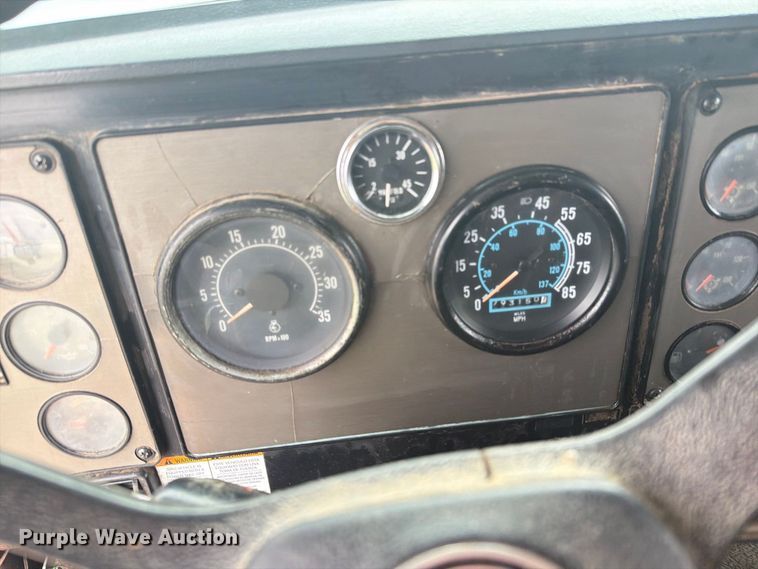 image for item EI7681 1987 International F9370 semi truck