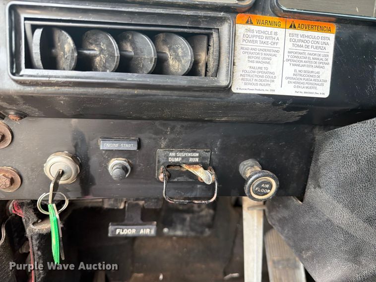 image for item EI7681 1987 International F9370 semi truck