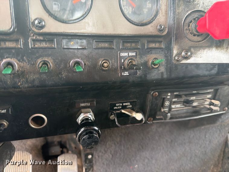 image for item EI7681 1987 International F9370 semi truck