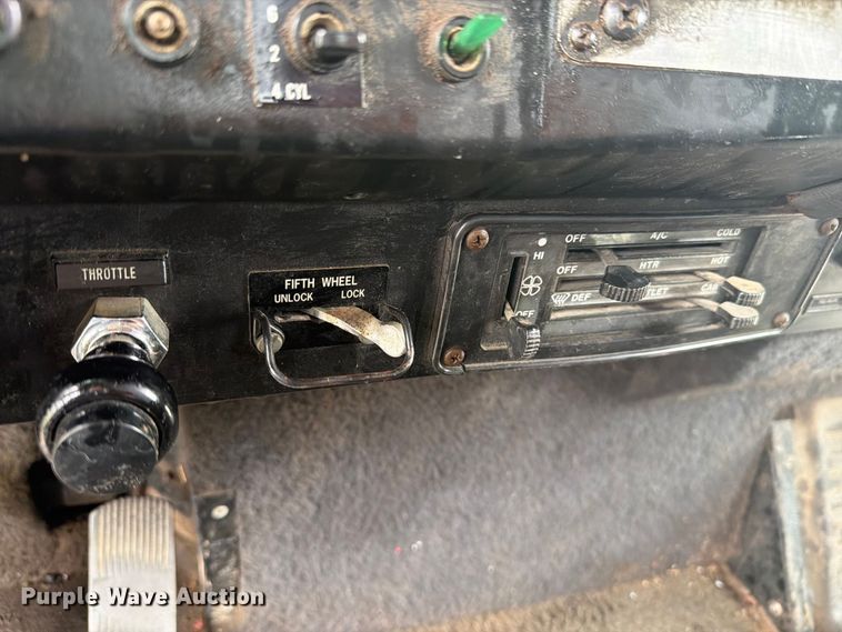 image for item EI7681 1987 International F9370 semi truck