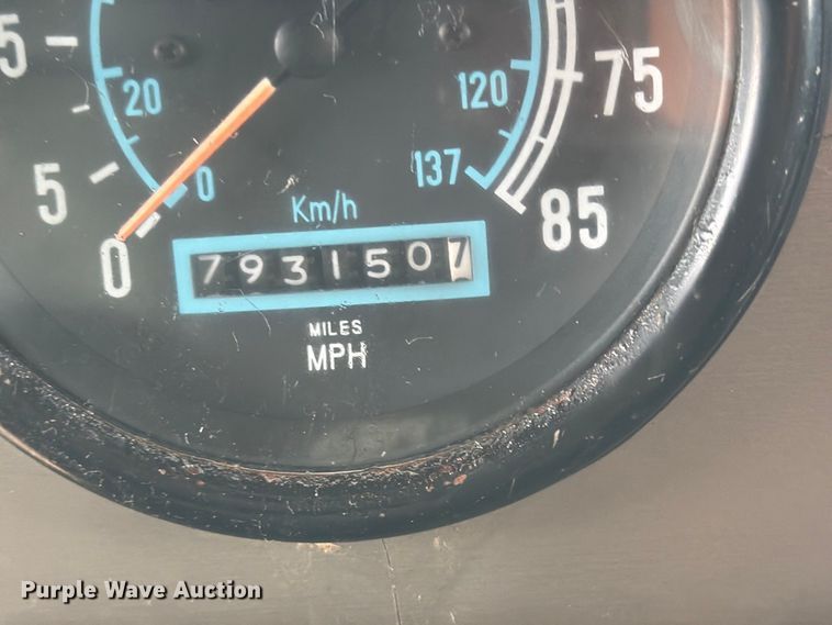 image for item EI7681 1987 International F9370 semi truck