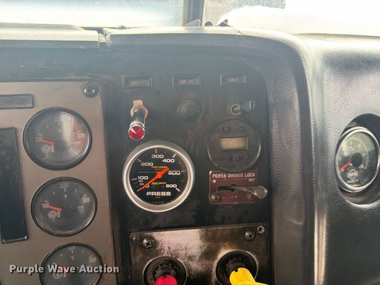 image for item EI7681 1987 International F9370 semi truck