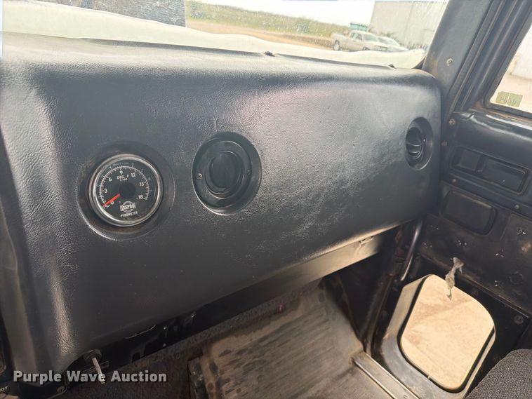 image for item EI7681 1987 International F9370 semi truck