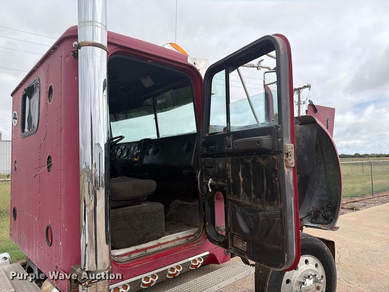 image for item EI7681 1987 International F9370 semi truck