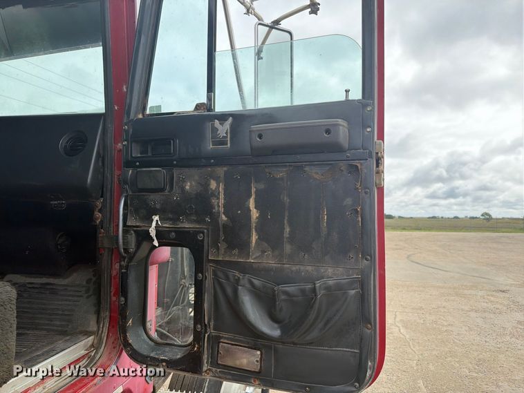 image for item EI7681 1987 International F9370 semi truck