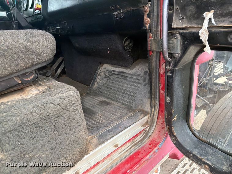 image for item EI7681 1987 International F9370 semi truck