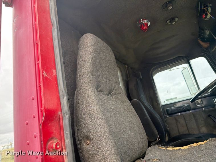 image for item EI7681 1987 International F9370 semi truck